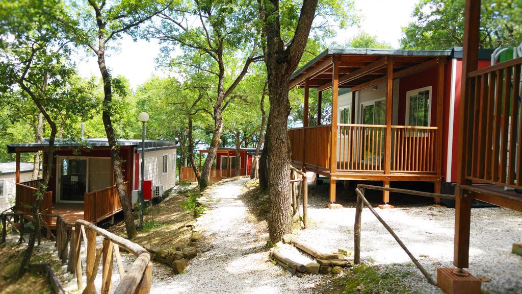 Cerquestra Camping Village Monte del Lago Zewnętrze zdjęcie