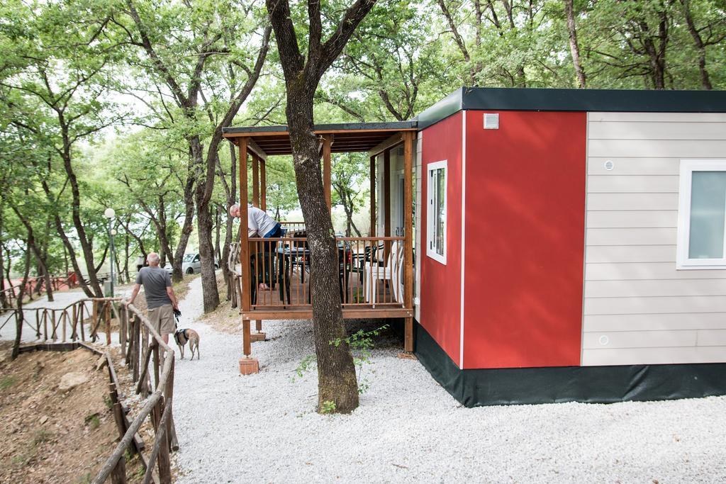 Cerquestra Camping Village Monte del Lago Zewnętrze zdjęcie