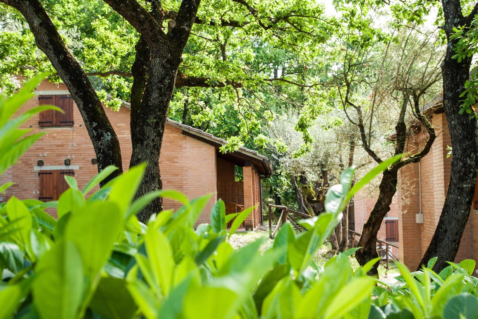 Cerquestra Camping Village Monte del Lago Zewnętrze zdjęcie