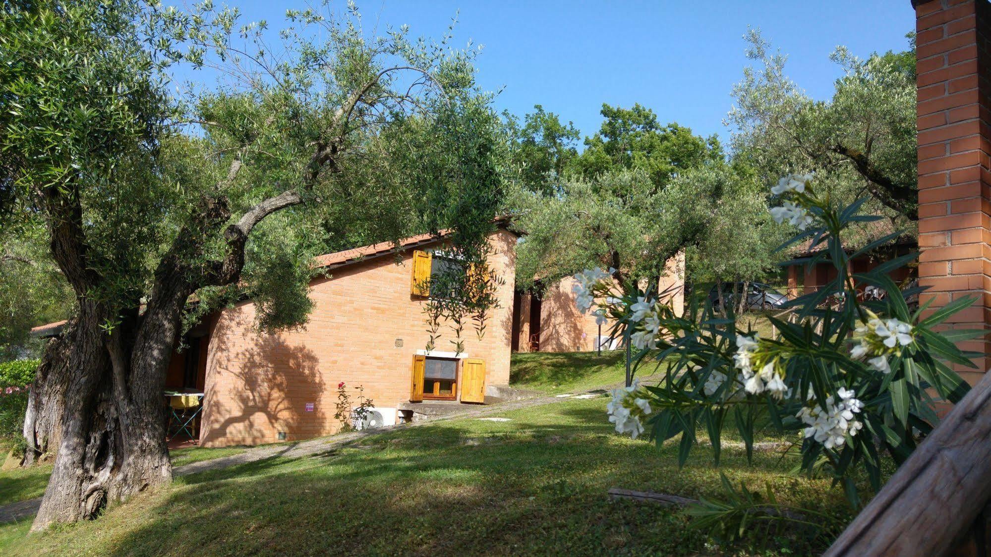 Cerquestra Camping Village Monte del Lago Zewnętrze zdjęcie
