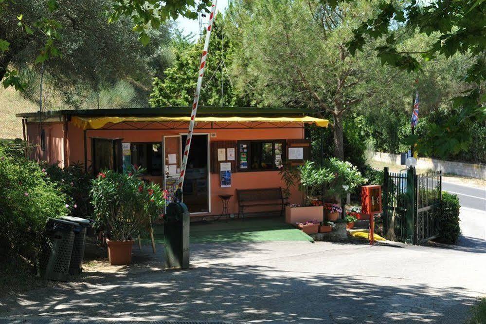 Cerquestra Camping Village Monte del Lago Zewnętrze zdjęcie